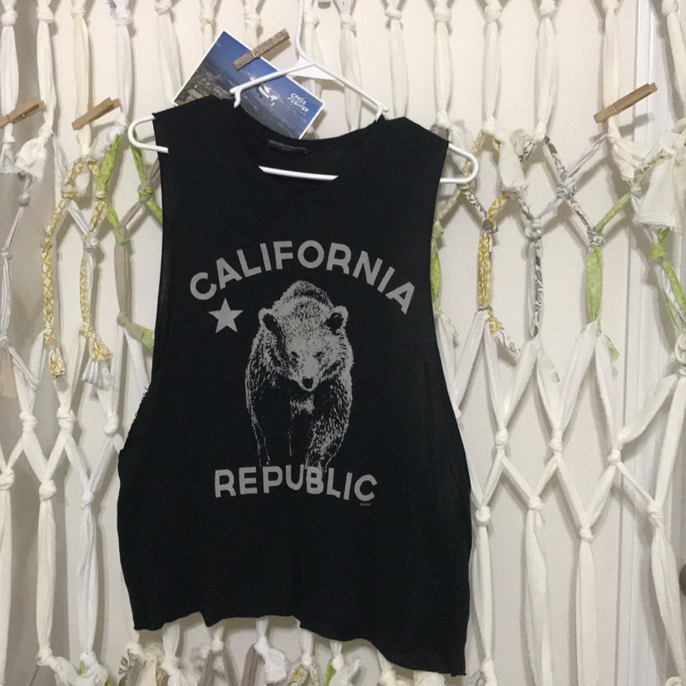 ⭐️Brandy Melville Muscle Tee⭐️
